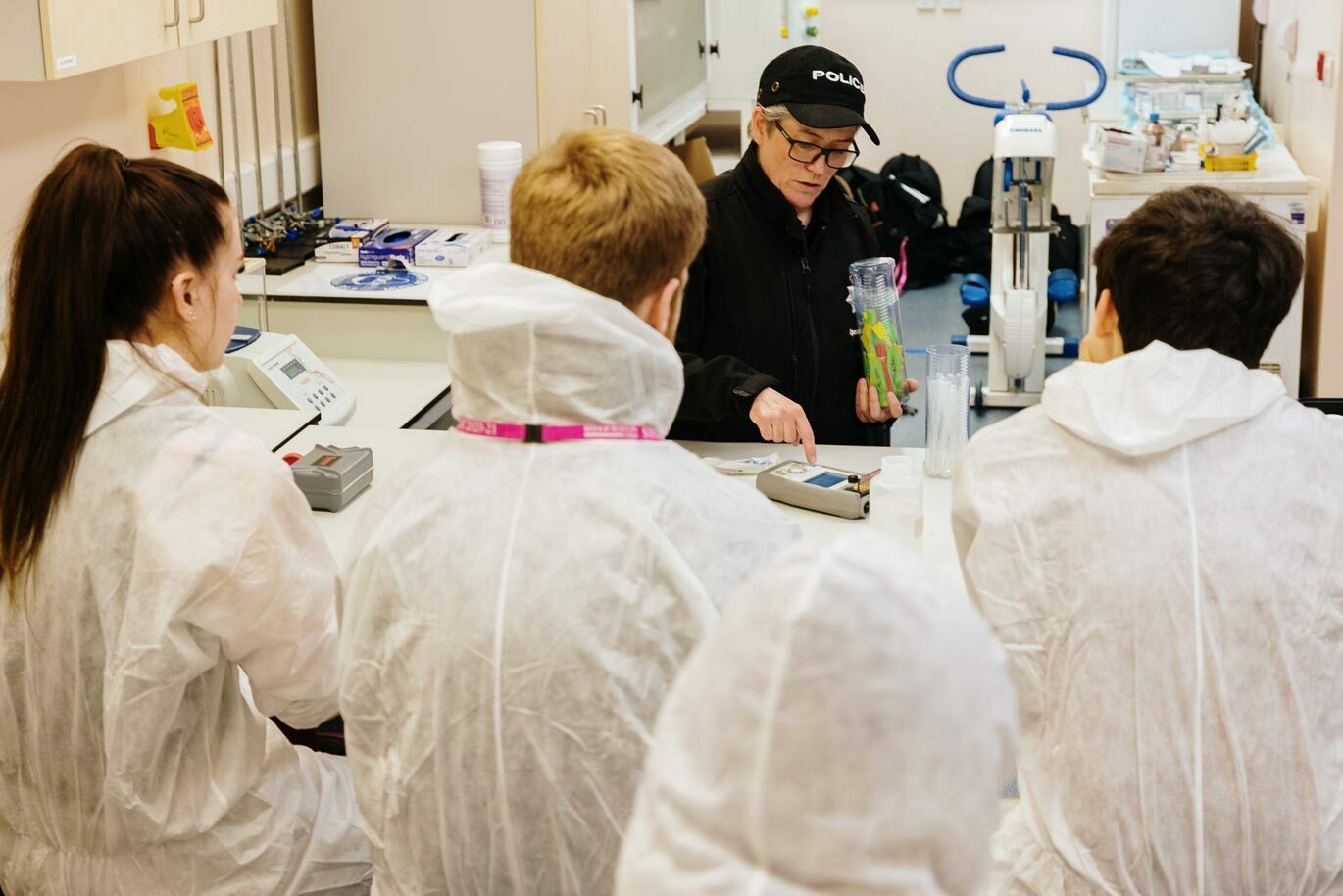 Forensic gallery Students learning from police in the labs